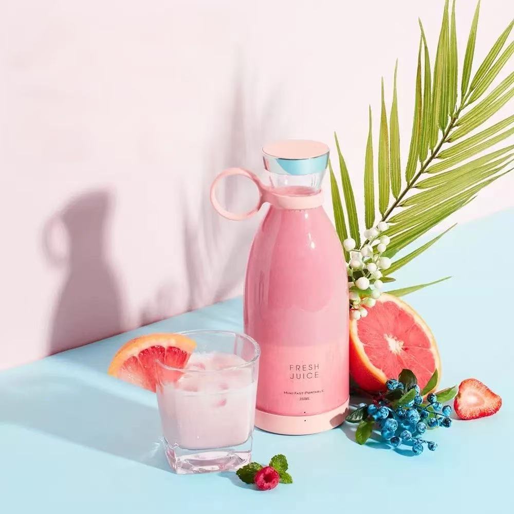 Rechargeable Portable Mini Juicer Cup, Wireless Electric Fruit Juice Blender Mixer, Household Personal Smoothie Maker in Pink & White